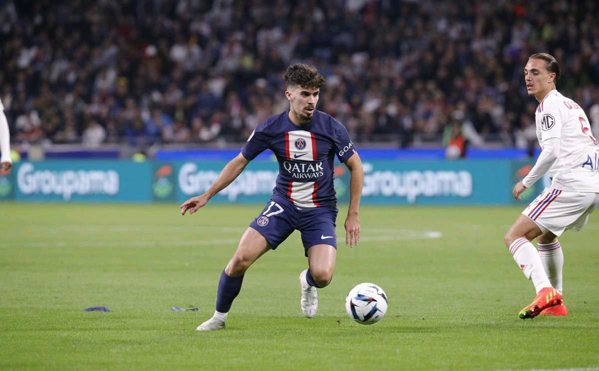 传球给他的 传球给他的